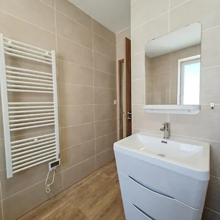 4 - 8 Voyageurs 칼라이스